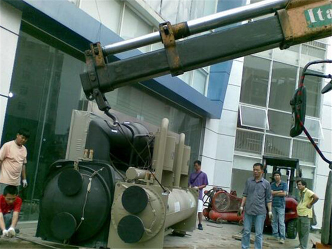 卢氏县随车吊和汽车吊的核心区别是什么？哪种更省钱？