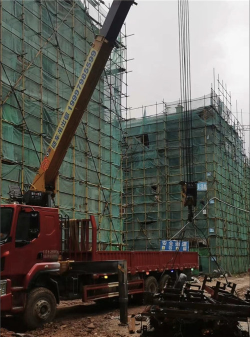 卢氏县“慢工细活”—— 吊车的 “微动控制” 技术